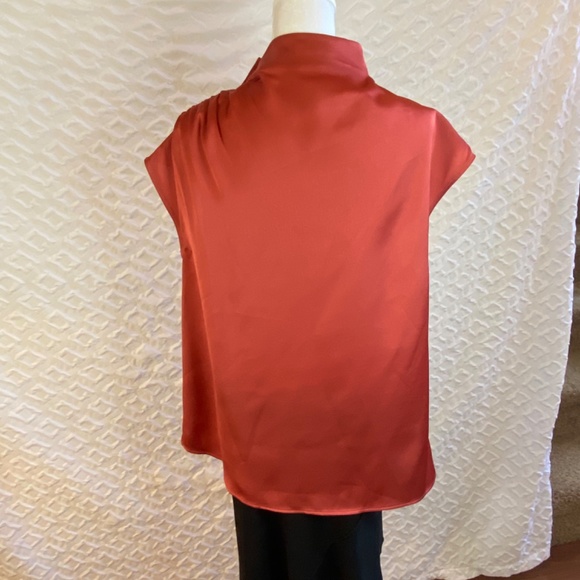 Vince Camuto Satin Button Detail Top Rust, Medium - Picture 4 of 7
